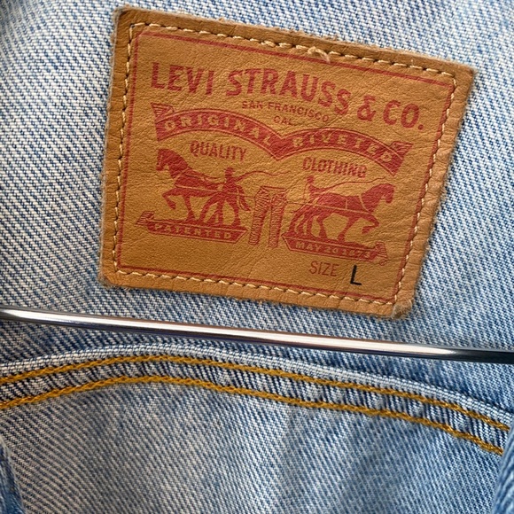 Women’s Levi’s Denim Jacket - Picture 4 of 4